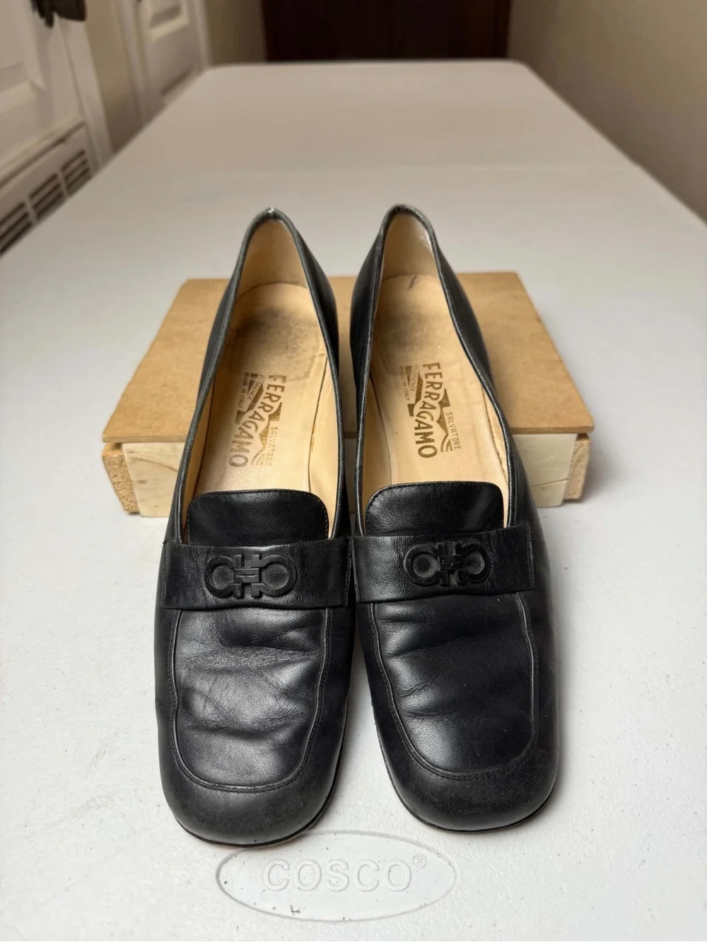 Vintage women Ferragamo navy leather loafers Sz 9